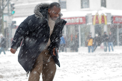 dc-cop-snowball-fight dc-cop-snowball-fight