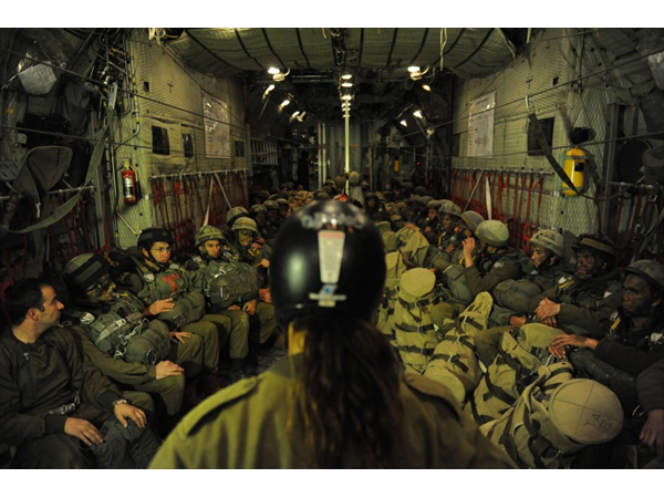 SP0000_0600x0450x0072_000x000000_parachuters1@jpg