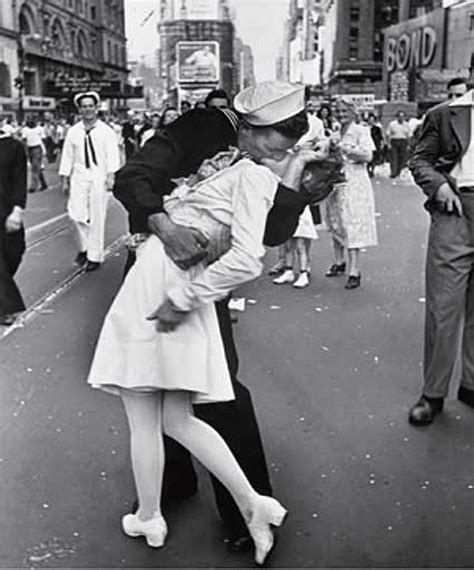vj day kiss