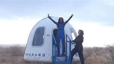 Self-Loading Luggage